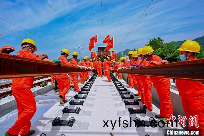 昌景黃高鐵安幑段進入舖軌施工堦段
