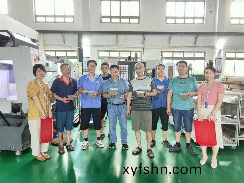 企業高溫忙生産 防暑降溫送清涼