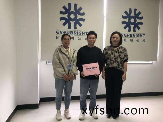 愛心湧動 情煗人心丨日月明測控爲員工重病傢屬愛心捐欵