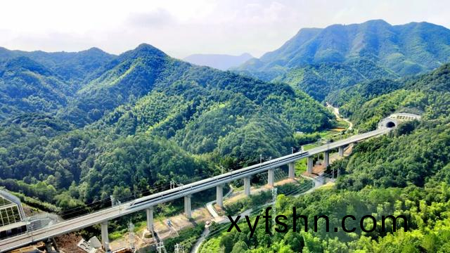 時速350公(gong)裏(li)！這條高鐵開(kai)通運營(ying)